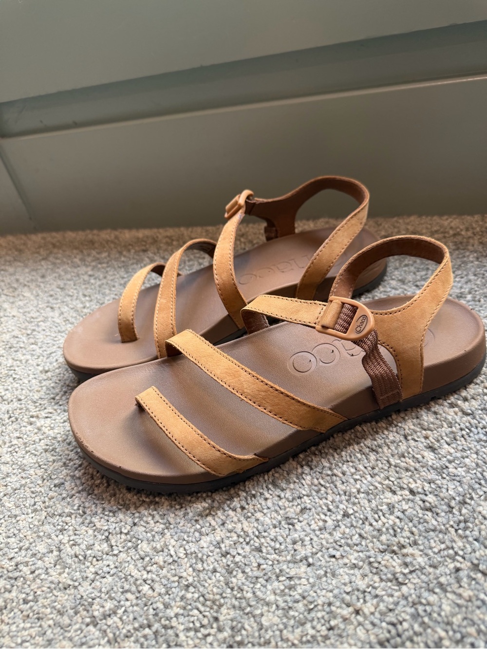 Chaco Women's Tan Strappy Outdoor Sandals - Picture 4 of 8